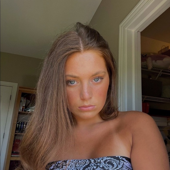 Meet your Posher, Emily - Picture 1 of 1